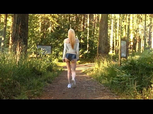 ❤️ Smuk kvinde bevæger sig langsomt, ikke nøgen video Super porno at da.xxxnd-com.ru ☑